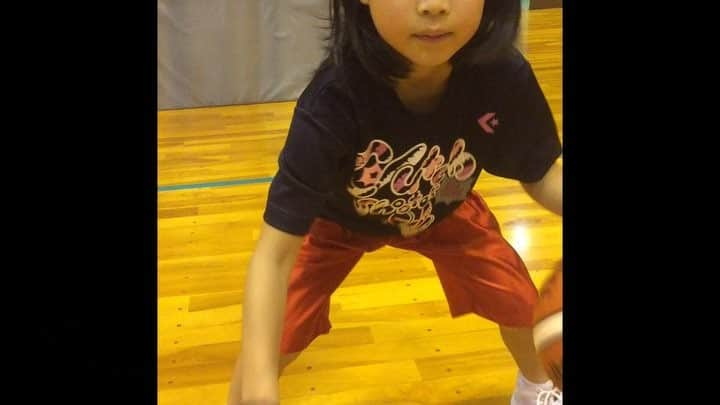 仲西淳のインスタグラム：「小学校3年生のトレーニング🏀 🔑小さい時からしっかりとファンダメンタルとスキルを身につける 🔑なんで、どういう時に、こうだからとしっかり説明してイメージを持たせる 🔑まだ小さいからこれが駄目ではなく、どんどん新しい事に挑戦させる  どんなレベルでもしっかりと目的と意識を持って！  #君のスキルを最高レベルへ  #AGame #skill #youth #personal #work  #GetterBetter #skyisthelimit #子供の可能性は無限大」