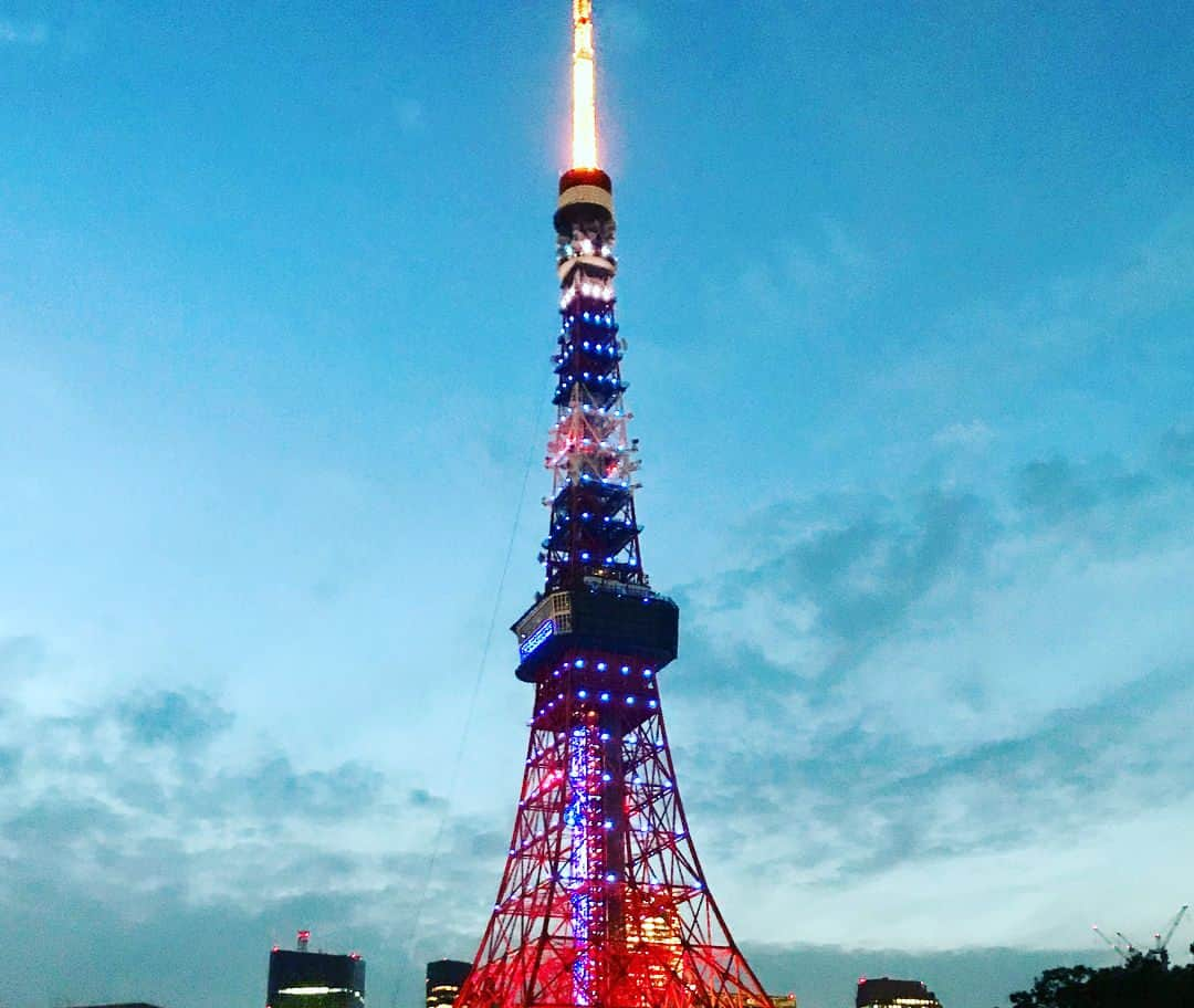 湯田友美さんのインスタグラム写真 - (湯田友美Instagram)「🇯🇵2-🇨🇴1 🙌🏻 勝ちましたね😭チームアディダスで酸欠になるくらい応援しました😂 元気もらった。次も応援します！！ ・ #🇯🇵 #🇨🇴 #サッカー #サッカー日本代表 #サムライブルー  #ワールドカップ #ワールドカップ2018 #soccer #publicviewing #adidasrunners #adidasrunnerstokyo #runfortheoceans #応援の予行練習の成果発揮🤣 #仲間と観るサッカー最高⚽️💙」6月20日 17時20分 - yudatomomi