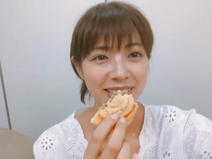 わちみなみのインスタグラム：「这是肉夹馍🥙非常好吃️🌸 第一次我吃了、、 中国語日記今度かこう(*^o^*)誰か読んでくれるかな  #わちみなみ  #学习 #学习汉语」