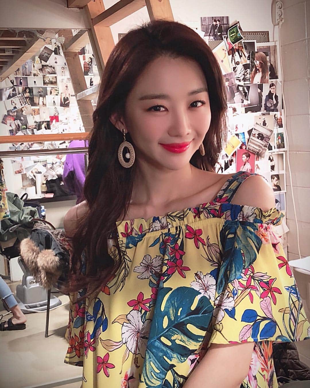 チャン・ヒジンのインスタグラム：「#너무 #더워 #수박 #주세요」