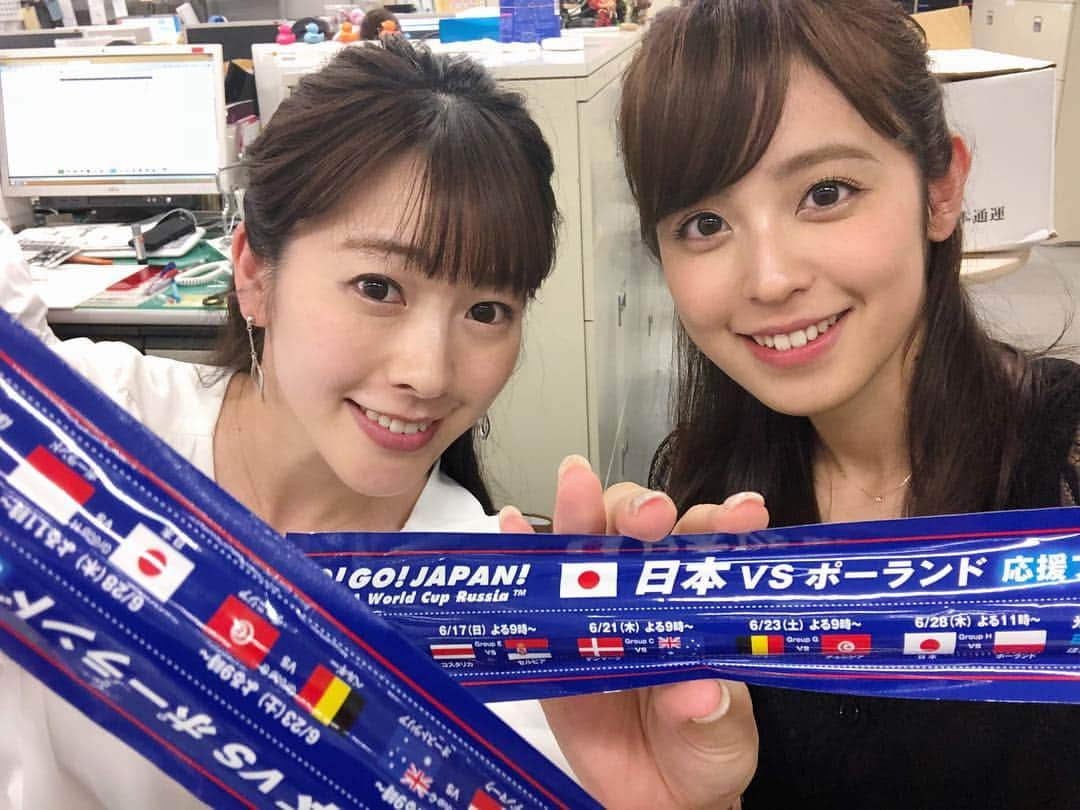 久慈暁子さんのインスタグラム写真 - (久慈暁子Instagram)「* W杯初戦勝ちましたね🇯🇵 昨日は早起きなのに興奮して なかなか寝られませんでした！😂 #大迫 選手の #めざましとの約束 『初戦でゴールする』 本当に叶えてくれました😭✨ * ちなみに三上さん 上下反対です🤤笑 * #ワールドカップ #サムライブルー #西野JAPAN #アナウンス室」6月20日 19時52分 - kuji_akiko