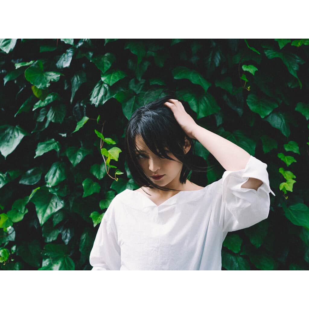 鈴木咲さんのインスタグラム写真 - (鈴木咲Instagram)「梅雨 . . . . . . . . . .  #鈴木咲 #ポートレート #撮影 # #suzukisaki #model #follow #girl #tbt #instagood #wcw #me #japanese #asia #asiangirls #selfie #japanesestyle #japanesegirl #shorthair #instagravure #gravure #portrait #beauty #style #makeup #cool #glam #love #girl #hair #hairmake」6月21日 7時11分 - sakisuzuki1103