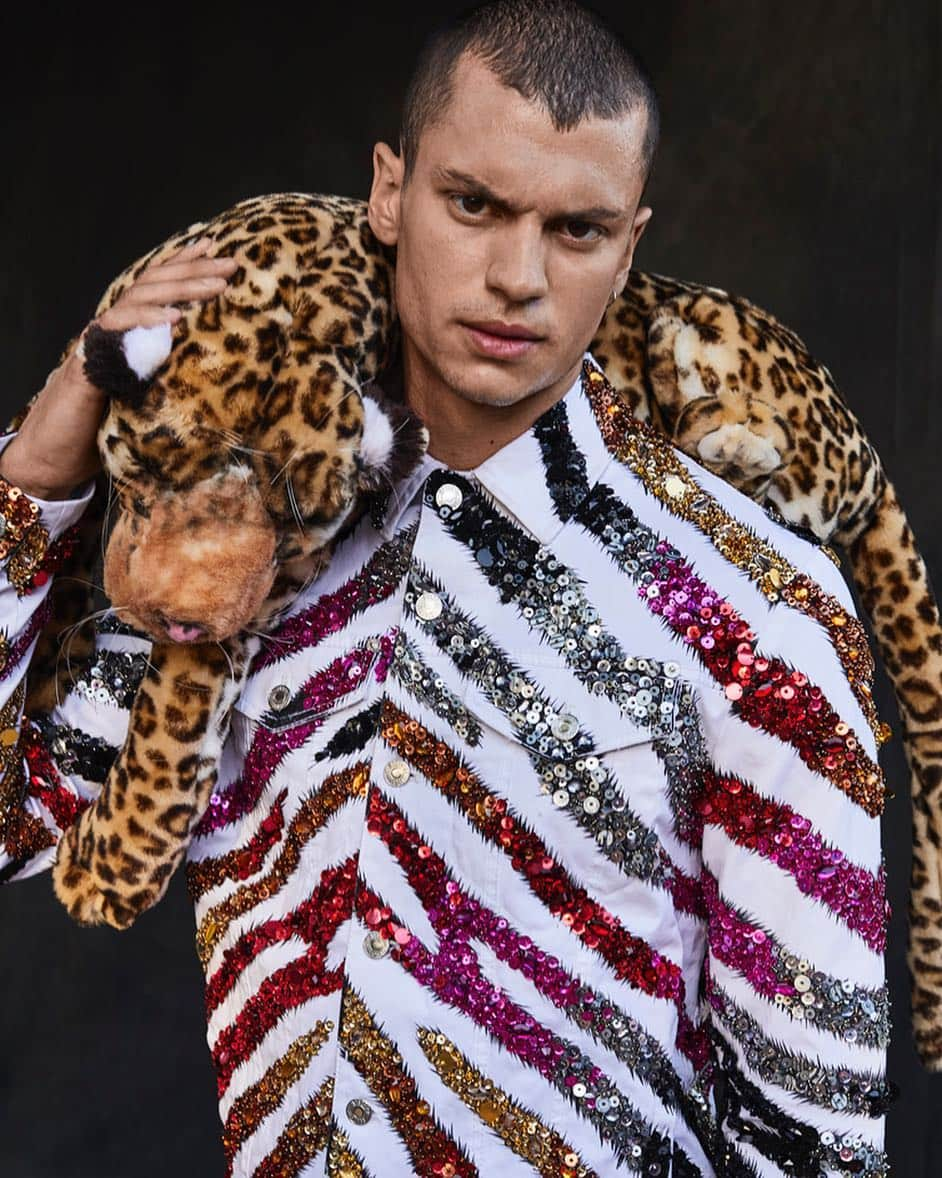 Moschinoさんのインスタグラム写真 - (MoschinoInstagram)「Moschino Mens Spring 2019 @goodbhavior #brandongood Photo @marcus_mam #moschino @itsjeremyscott @carlynecerfdedudzeele @pg_dmcasting @samuel_ellis @arthurmejean @michelgaubert」6月21日 8時24分 - moschino