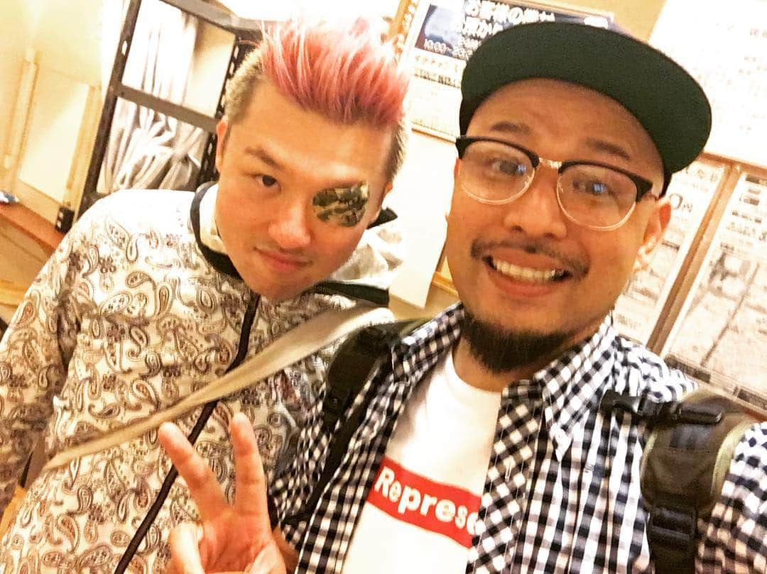 大江健次さんのインスタグラム写真 - (大江健次Instagram)「片目と語れありがとうございました！今日はダースさんとこりゃめでてーなで前説させて貰ったり、こりゃめでてーなでコントさせて貰ったり、ラップバトルにも参戦させ貰ったりと盛りだくさん！ダースさん、いつもありがとうございます！  #ダースレイダー #ベーソンズ #片目と語れ #日本語ラップ #HIPHOP #NEWSRAPJAPAN #秋葉原 #Goodman #こりゃめでてーな #mckj」6月21日 0時33分 - mckj_hagestagram