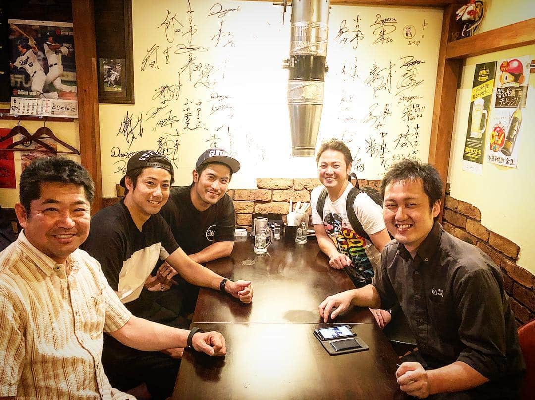 祖父江大輔のインスタグラム：「#とり日和#とり日和今池店#伊藤準規#伊藤準規パパ#手羽先サミット #金賞#美味 名古屋に来たら是非行くべき‼️ 宇宙‼️」