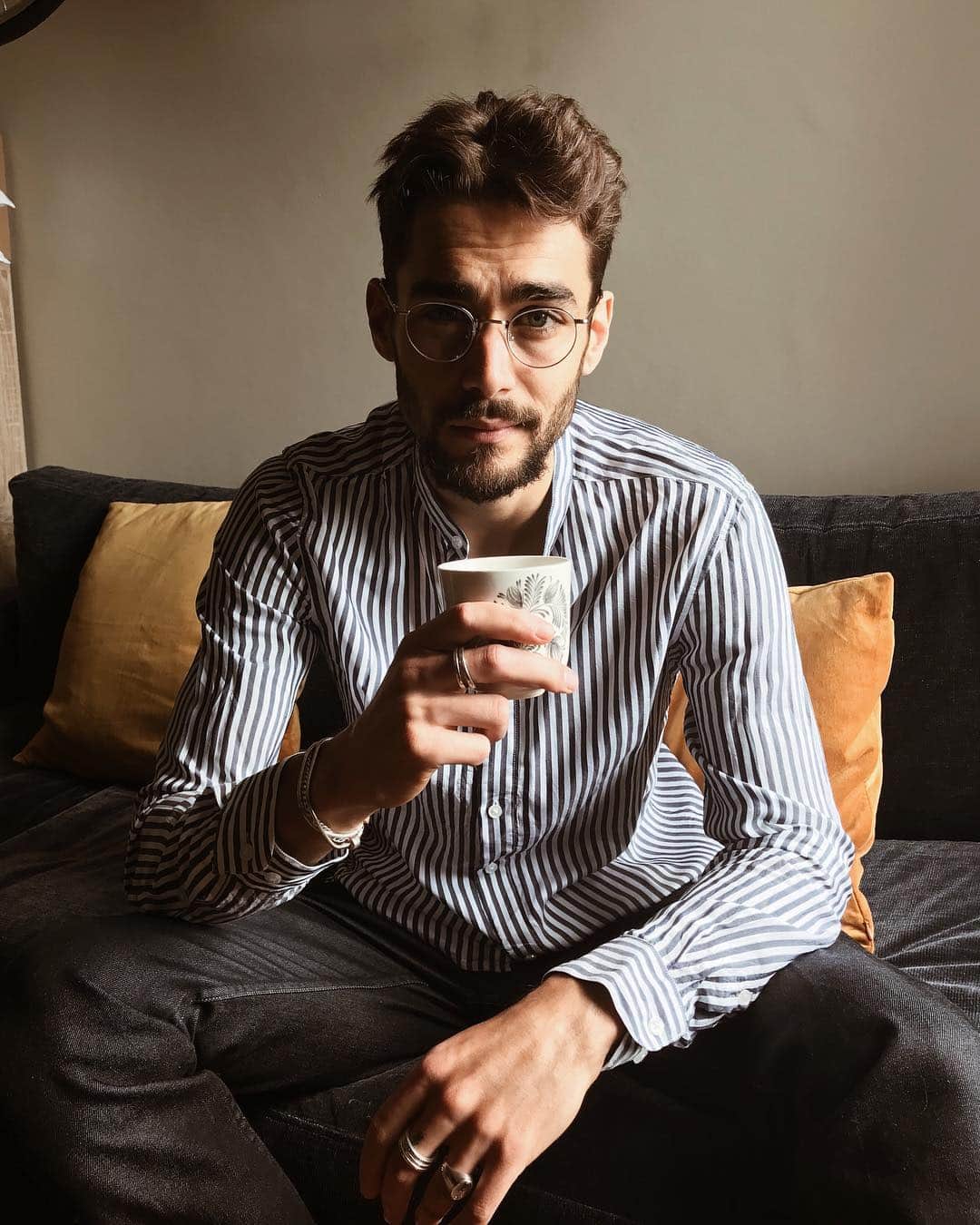 NICOLAS SIMOESのインスタグラム：「Home is where coffee is 🤗」