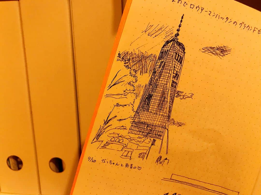 わちみなみのインスタグラム：「ニューヨーク行った時の落書き⭐️ . いろんなとこ行きたいな〜🌻 . #newyork #落書き #わち絵」