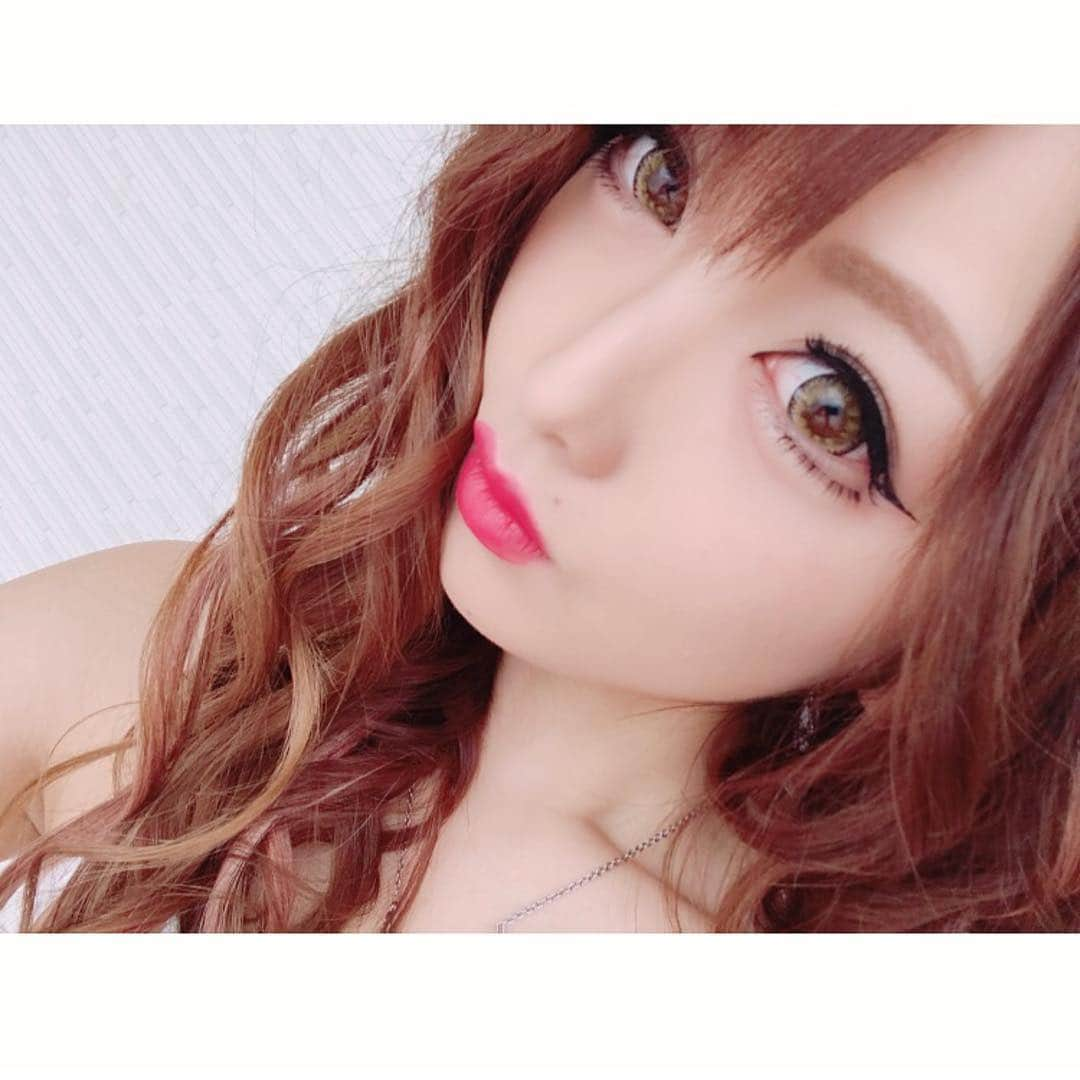 カラコン通販サイトGLAM LENSさんのインスタグラム写真 - (カラコン通販サイトGLAM LENSInstagram)「. . 特に夏場にかけてよく動くのがRodeo VOYAGEシリーズ。 . Fijiはデカ目高発色のハーフ系という珍しいジャンルのカラコンです。 . 透け感と大きな瞳、そして絶妙なハーフ感を一気に手に入れられる一石三鳥のカラコン。 . ■着用カラコン：Rodeo VOYAGE Fiji ブラウン . #Repost @___ka1002 . #GLAMLENS #グラムレンズ #カラコン #Rodeo #RodeoVOYAGE #VOYAGE #ロデオ #ヴォヤージュ #Fiji #フィジー #ブラウン #brown #beauty #eyemake #coloredcontacts #女子力 #美活 #カラコン通販 #followme #make #カラコンショップ #SHOP #カワイイ #Cool #ナチュラル」6月21日 17時52分 - glam_karakon