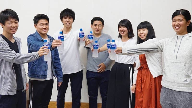 AQUARIUSのインスタグラム：「【 #FIFAワールドカップ 】 フラッグベアラーとコイントスカストディアンの 7 名がついに日本を出発！⠀ ⠀ これが初めての海外という子も。ドキドキとワクワクが混じり合う中、出発式で一致団結！⠀ ⠀ #アクエリアスと夢をつかもう」