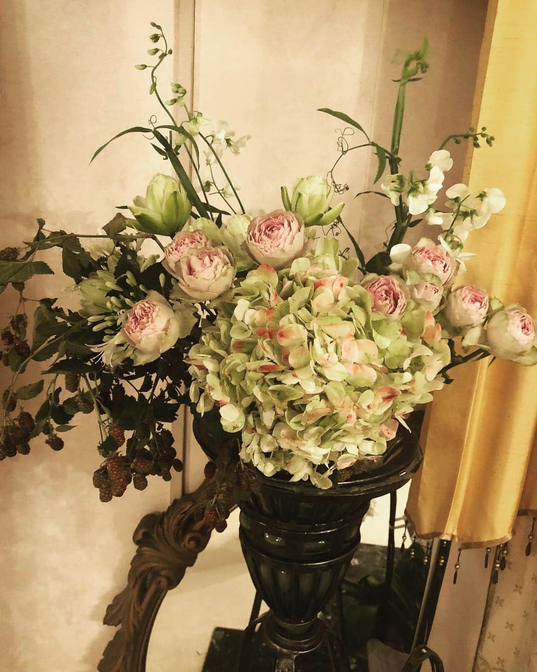 紫吹淳さんのインスタグラム写真 - (紫吹淳Instagram)「今週のお花…」6月21日 10時04分 - jun_shibuki_official