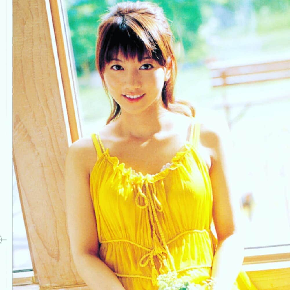 甲斐まり恵さんのインスタグラム写真 - (甲斐まり恵Instagram)「週刊ポスト 26歳ぐらい 6／22LIVE  #週刊ポスト #発売中 #26 #昔の写真 #甲斐まり恵 #黄色ワンピ #北海道」6月21日 12時06分 - marie_kai_0613