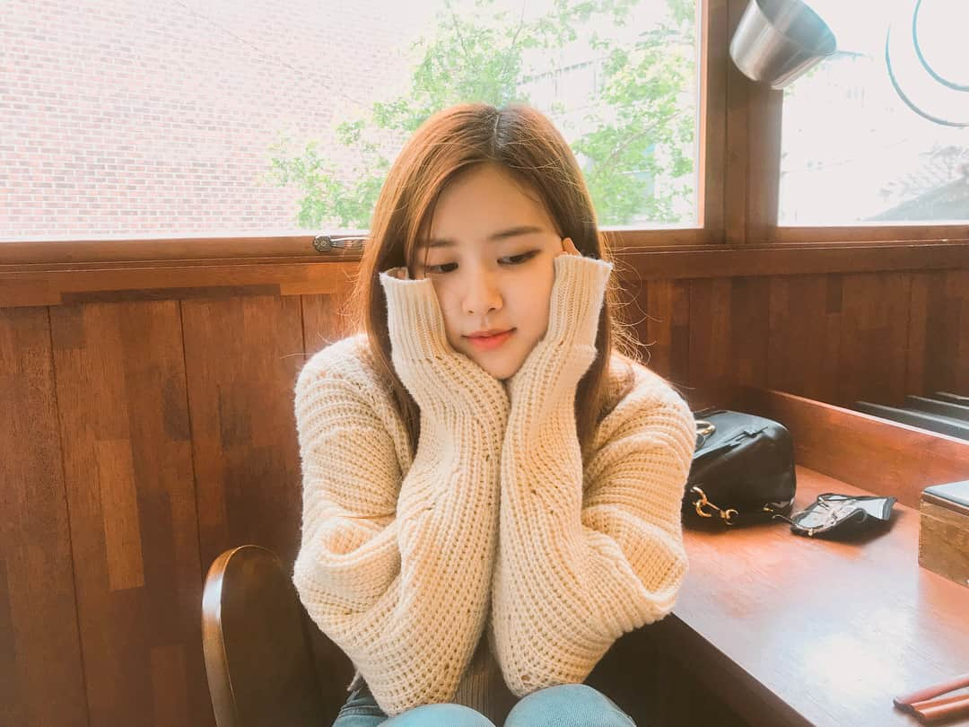 ロゼさんのインスタグラム写真 - (ロゼInstagram)「❣️#오늘두좋은하루블링크」6月21日 12時20分 - roses_are_rosie