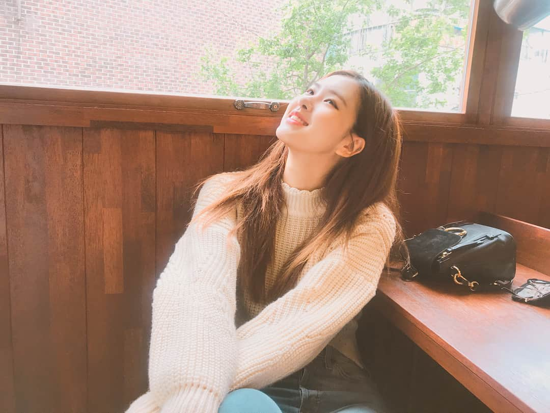 ロゼさんのインスタグラム写真 - (ロゼInstagram)「❣️#오늘두좋은하루블링크」6月21日 12時20分 - roses_are_rosie