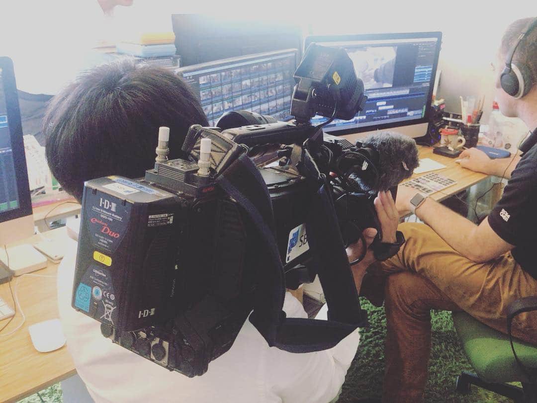 C PhotoGraphicのインスタグラム：「きょうは事務所にテレビ局の取材がきましたよー！ 広告をしないぼくたちだけど、だんだんと世の中に知られはじめてきました！」