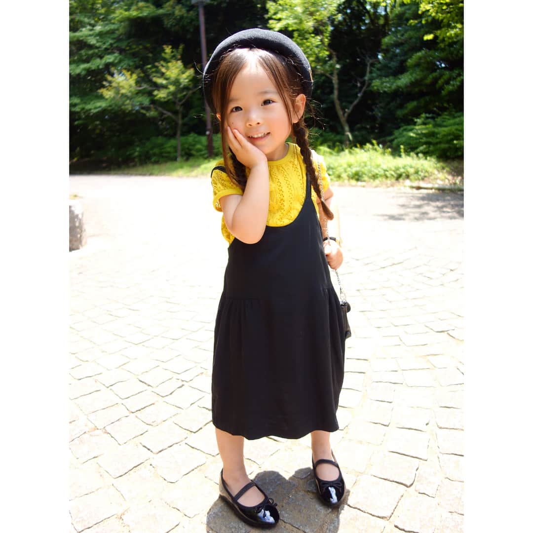 Saraさんのインスタグラム写真 - (SaraInstagram)「⠀ coordinate♡ ⠀ béret ➡︎ #petitmain  tops ➡︎ #branshes  one-piece ➡︎ #branshes  shoes ➡︎ #ciaopanictypy  bag ➡︎ #nikoand ⠀ ⠀ @branshes のレースTと キャミワンピースに ⠀ @ciaopanictypy の バレーシューズで ⠀ yellow × blackコーデ✰﻿ ⠀ #ootd #outfit #kids #kids_japan #kids_japan_ootd #kjp_ootd #ig_kids #ig_kidsphoto #kidsfashion #kidscode #kidsootd #kidswear  #kidsstyle #キッズコーデ #キッズファッション #女の子 #3歳」6月21日 21時16分 - sarasara718