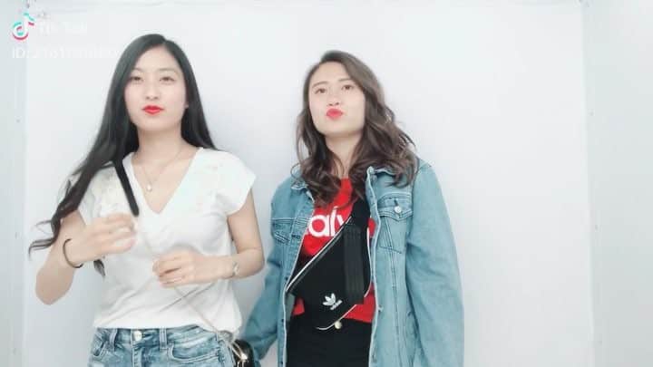 大浦ヒロミのインスタグラム：「“Life is short spend it with people who care and makes you feel special ~ ❤︎ “ ・ I really hope that I can spend more time with you before going abroad 😢💕 Can’t waiting for summer 😍 @yuka.mkmn ・ ・ #instaphoto #instalike #instagood #instadaily #friends #instasmile #bff #tiktok #ティックトック #love」