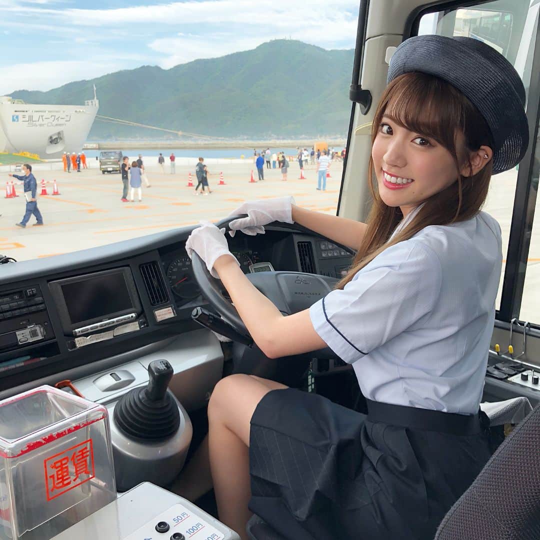 志田友美（ゆうみん）のインスタグラム：「初めてバスガイドの格好した💁🏼笑。 今年海行き過ぎ説( ˊ꒳ˋ ) ᐝ⚓️ #summer #sea #miyako #iwate #busguide #ferry #instagood」