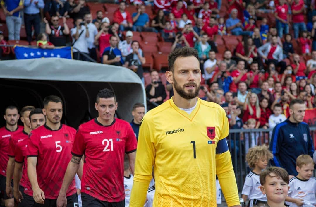 エトリト・ベリシャのインスタグラム：「Proud Albanian 🇦🇱」