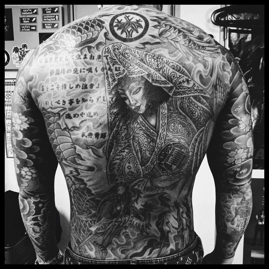 武井勇輝のインスタグラム：「・ 🐉🐉🐉 ・ #tattoo  #tattoos  #dragon  #god #mic #hiphop  #music  #song  #training  #muscle  #刺青」