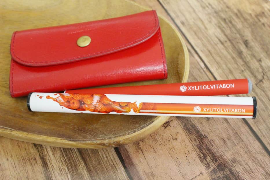 vitabon.officialのインスタグラム：「. キシリトールビタボンのラズベリー🍓🍒は、木イチゴ系の果物から抽出した天然成分にキシリトールを配合💫  イライラをしずめ、心身をリラックスさせたい時に👌🌟 . #beauty #ビューティー#health #健康 #menthol #メンソール #タバコ #電子タバコ #禁煙 #ビタミン #vita #vitabon #ビタボン #vitaminc #colors #organic #instabeautiful #beautiful #health #VITABON #stylish #blueberry #fruits #ootd #beauty #美容 #ビタミン」