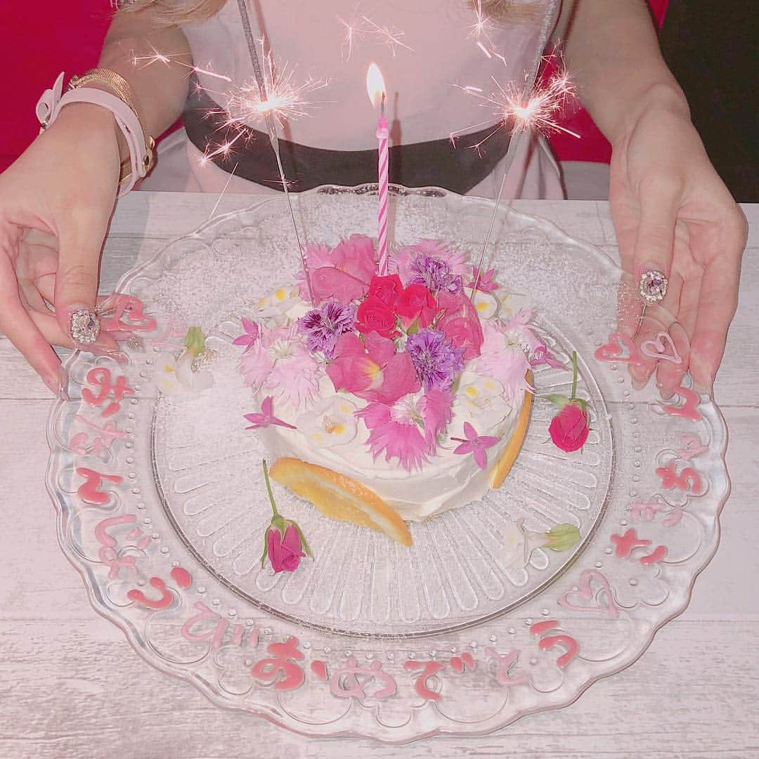 さきぼんさんのインスタグラム写真 - (さきぼんInstagram)「今年はたくさんお祝いしてもらったから、どうせならとそのちゃんに付き合ってもらってプレート巡りしてるよ！笑 . #さきぼんバースデー👑 参考にしてね！ . . #オーガニックイタリアンダイニングミエーレ #新宿 #歌舞伎町#イタリアン  #女子会 #サプライズ #誕生日 #誕生日プレート #pink #cake #l4l #インスタ映え #誕生日パーティー #誕生日会 #自己愛」6月22日 21時02分 - sakibon69