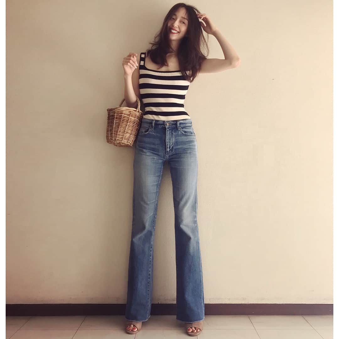 松島花さんのインスタグラム写真 - (松島花Instagram)「: Outfit💋 お腹空きました🙄 皆さんはランチなに食べるのかな❓ : Tops : KHAITE Denim : SAINT LAURENT Shoes : ZARA Bag :？？？ #outfit #ootd #hanaoutfit #fashion  #花私服」6月22日 13時12分 - hana_matsushima_official