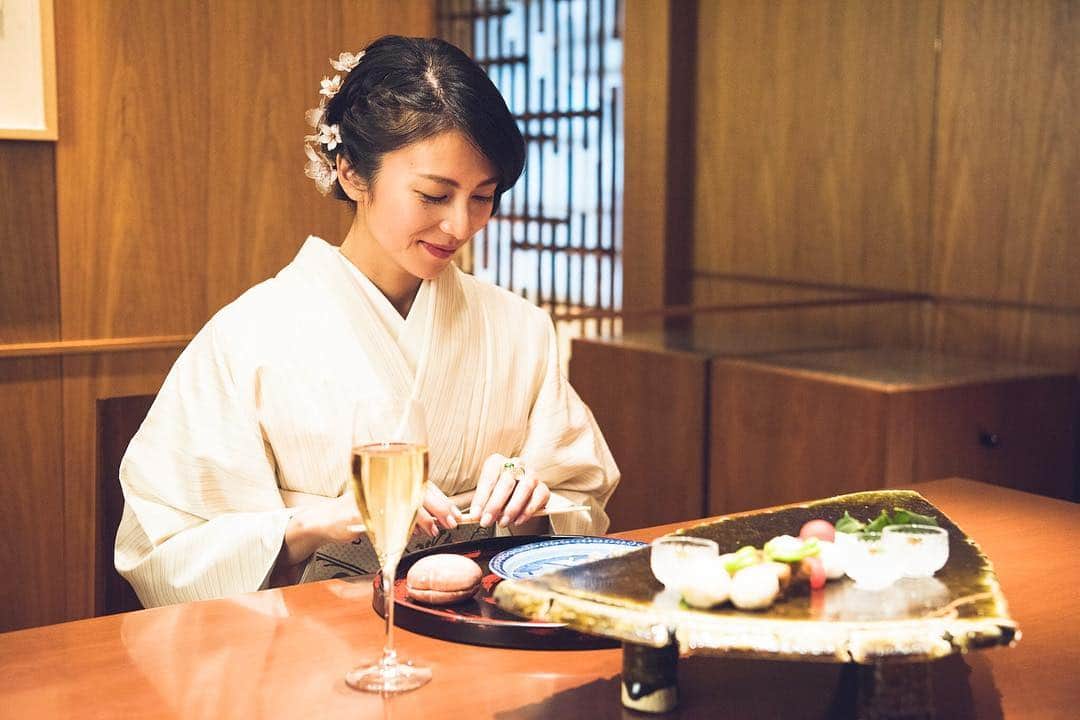 柴咲コウさんのインスタグラム写真 - (柴咲コウInstagram)「丁寧な手仕事が垣間見える和食をいただくと、日本が培ってきた文化について、話に花が咲きます。  kimono #kimonofactorynono rings @suikin_hpfrance kanzashi #sakae  #ホテルの過ごし方 #和食 #japan  #washoku #parkhyatt #tokyo　#hoteltheko #hotelthekoselection」6月22日 13時06分 - ko_shibasaki