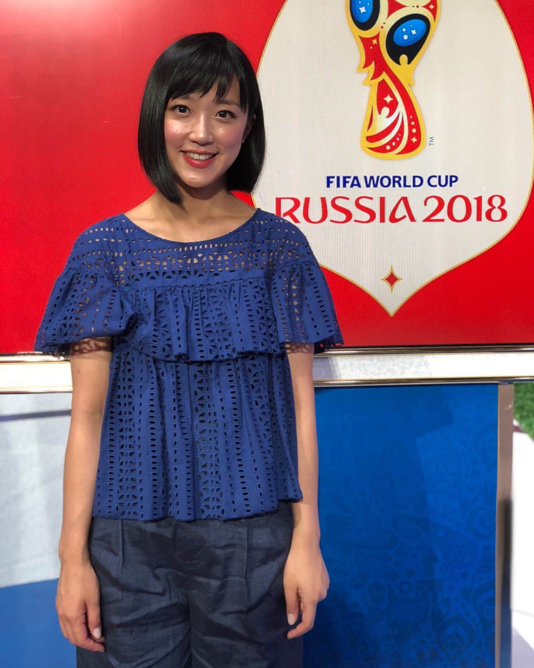 竹内由恵さんのインスタグラム写真 - (竹内由恵Instagram)「Jチャンネルのあとは、夜8:00からW杯ロシア「ブラジル対コスタリカ」をお送りします。注目度高いネイマール選手擁するブラジルの第2戦。ちなみに、私、ネイマール選手の今のヘアスタイル、好きです。笑 その他の試合のハイライトもたっぷりとお届けします✨衣装はNolleysです！ 2枚目はjチャンネルスタッフの実家でできたさくらんぼのおすそ分け。甘くて美味しい♫ #jチャンネル#ブラジル#コスタリカ#w杯#nolleys」6月22日 13時42分 - yoshie0takeuchi