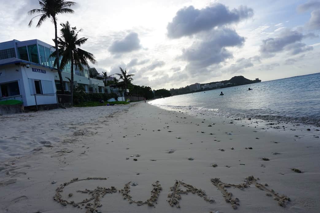 坂井志帆のインスタグラム：「綺麗な海大好き❤🏝💕 ビーチまでのわくわくからの感動半端ないって❤️❤️w #グアム#Guam#海#綺麗#感動#行きたい」
