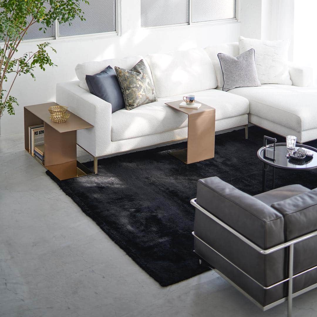 Cassina IXC カッシーナ・イクスシー 】本革フェザークッション 黒色