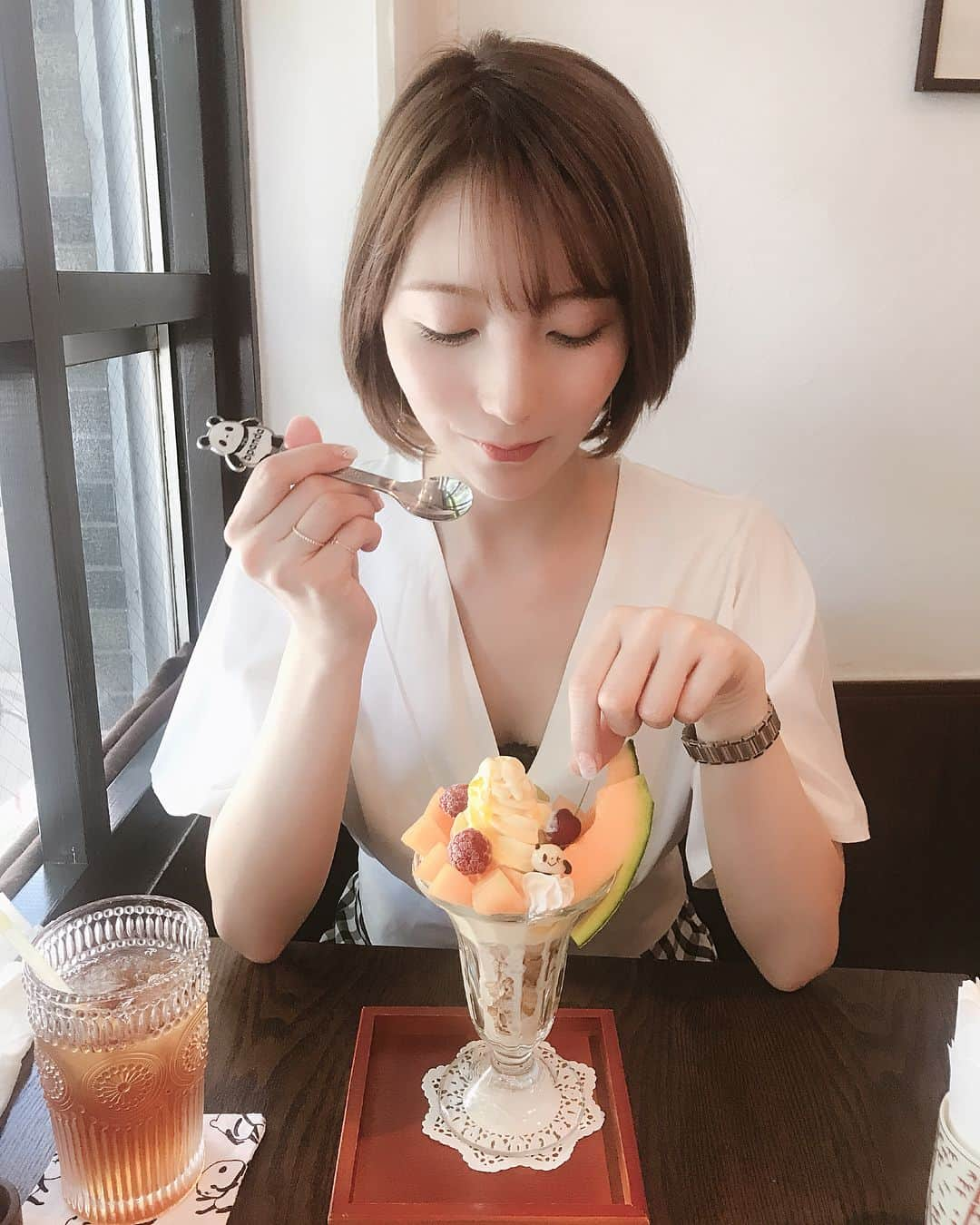 堀みづきさんのインスタグラム写真 - (堀みづきInstagram)「#ぱんだ珈琲店 でメロンぱんだパフェを食べました🐼🍈💕 至る所にパンダがいっぱいで癒し効果抜群のお店●´ω`● 何度も行きたくなる空間です☺️ メニューもパンダ尽くしだよ🍽✨ #ぱんだ #パンダパフェ #メロンパフェ #パンダグッツ #パンダスタグラム #カフェ #阿佐ヶ谷 #大熊猫 #みづきのパンダ巡り #もぐもぐみづき」6月22日 17時21分 - mizuki_027