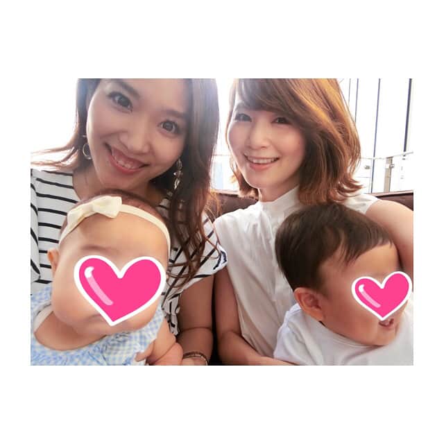 秋元玲奈さんのインスタグラム写真 - (秋元玲奈Instagram)「貴重な晴れの日🌤 景色のいいレストランで、親友と恒例ランチ 癒された☺️ #子連れランチ #息子初キス #ほっぺただけど #相変わらず積極的 #肉食系男子 #生後7ヶ月  #babyboy #同級生ベビー #親友ベビー」6月22日 17時21分 - rena_akimoto