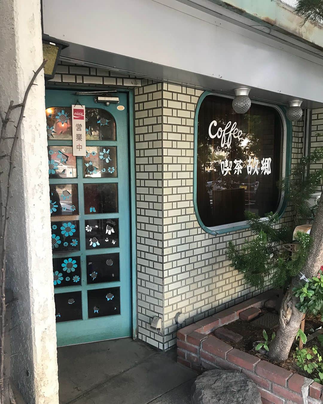 じろうさんのインスタグラム写真 - (じろうInstagram)「長野県の上田映劇でモノクロ。 純喫茶探したらすぐ見つけた。 おじいちゃんとおばあちゃん2人でやってるお店。最高だった。」6月22日 17時17分 - sissonne_jiro