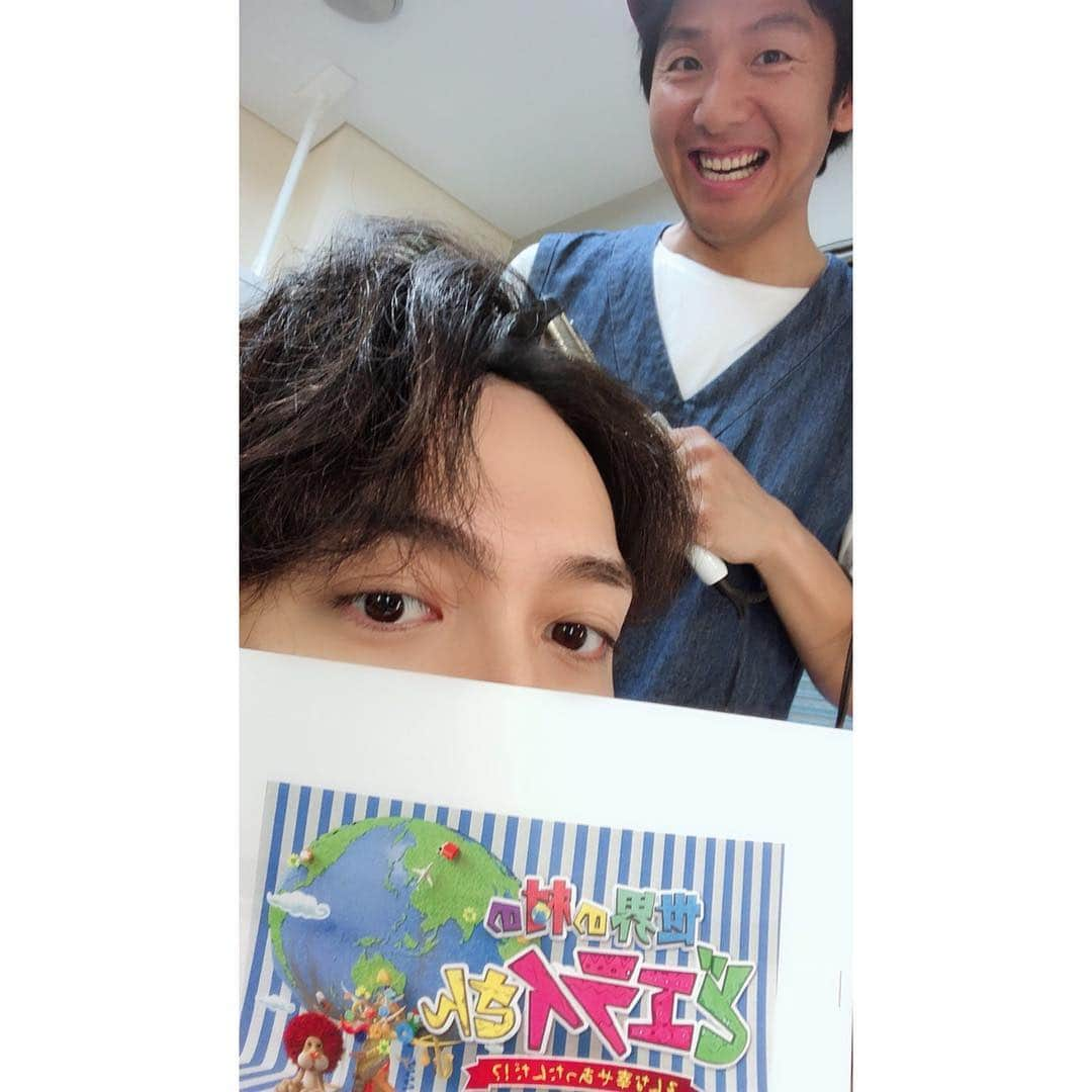 山崎育三郎さんのインスタグラム写真 - (山崎育三郎Instagram)「本日公演はありませんが、収録日。  ヘアメイクの高橋さん。  先日「モーツァルト！」観劇して頂き、どれだけ感動したかを熱弁して下さっています。  嬉しい(T ^ T)」6月22日 17時55分 - ikusaburo_yamazaki