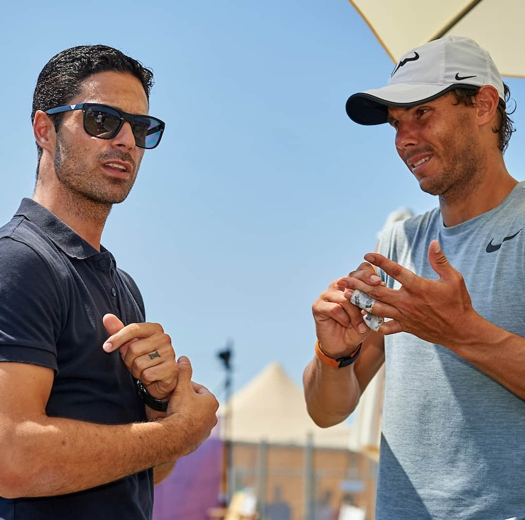 ミケル・アルテタのインスタグラム：「Watching the last training session before he heads to #Wimbledon. Top Men!! #rafanadal #carlosmoya @rafaelnadal #tenis #champion #inspiring」