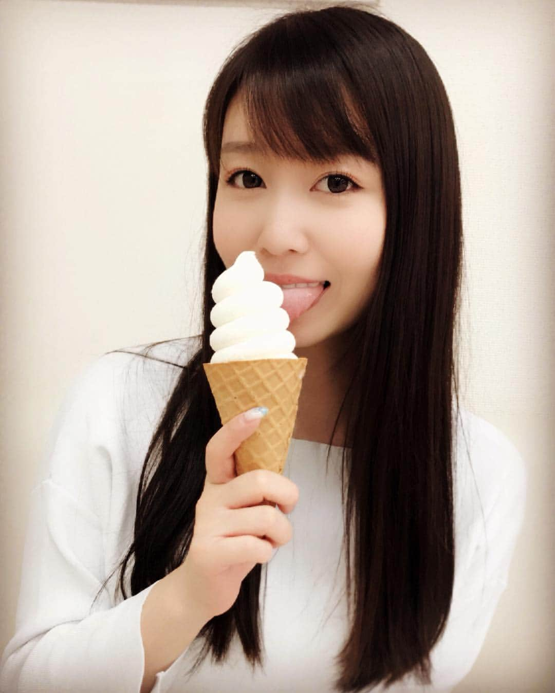 夢乃あいかさんのインスタグラム写真 - (夢乃あいかInstagram)「#セブンイレブン #金のワッフルコーン #美味しい 🍦♡」6月23日 15時41分 - yumenoaika826