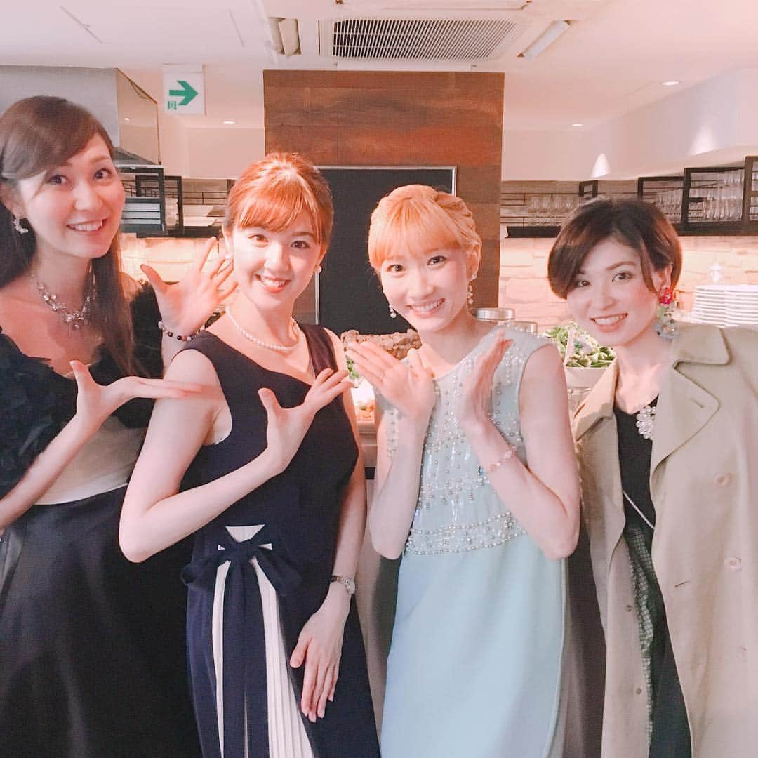 結乃かなりさんのインスタグラム写真 - (結乃かなりInstagram)「初投稿✨ 同期の結婚式へ行ってきました😊 幸せのお裾分けをしてもらいました💕  宝塚を卒業後の暮らしを、日々アップしていきたいと思います😉 宜しくお願いします🌼  #結乃かなり #夢涼りあん #千瀬聖 #舞園るり #宝塚歌劇団 #雪組 #宙組」6月23日 16時02分 - kanariyuino