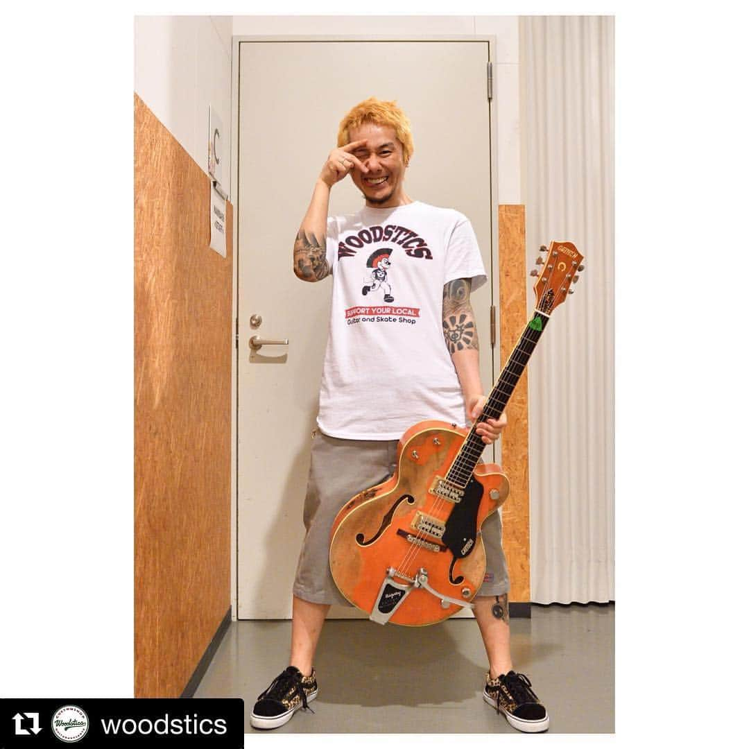 横山健さんのインスタグラム写真 - (横山健Instagram)「Support Your Fuckin Local. Why don’t we think about it?  #Repost @woodstics with @get_repost ・・・ Woodstics 80's Classic Tee "SUPPORT YOUR LOCAL"  土曜日13時から20時まで 日曜日13時から19時まで  平日14時から21時まで  ご来店お待ちしております。  Photo by 石井麻木  #woodstics #kenyokoyama #横山健 #Guitarandskate #supportyourlocal」6月23日 14時28分 - kenyokoyamaofficial