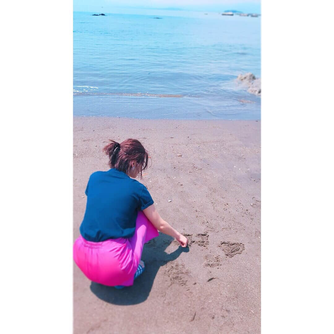 山崎紘菜さんのインスタグラム写真 - (山崎紘菜Instagram)「🏖 JJ発売日のことでした😳 #JJって書きました #本日発売 #JJ8月号」6月23日 14時26分 - hirona_yamazaki