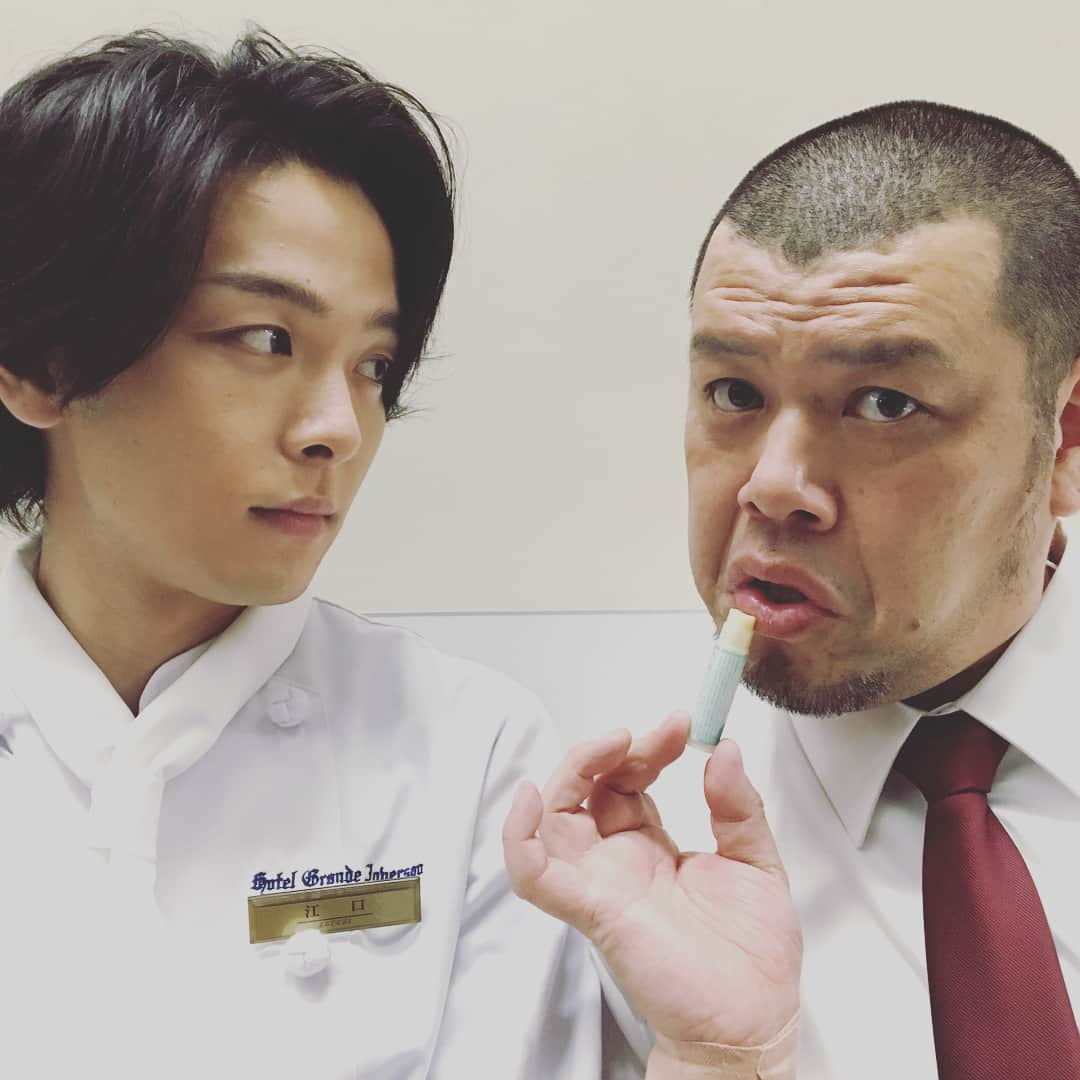 日本テレビ「崖っぷちホテル！」さんのインスタグラム写真 - (日本テレビ「崖っぷちホテル！」Instagram)「💄⁉️⁉️ #もう #どうしていいのか #わかりません #（笑） #中村倫也 #くっきー #崖っぷちホテル #崖ホテ #本日のお客様は #宇海直哉様」6月23日 16時59分 - gakehote_ntv