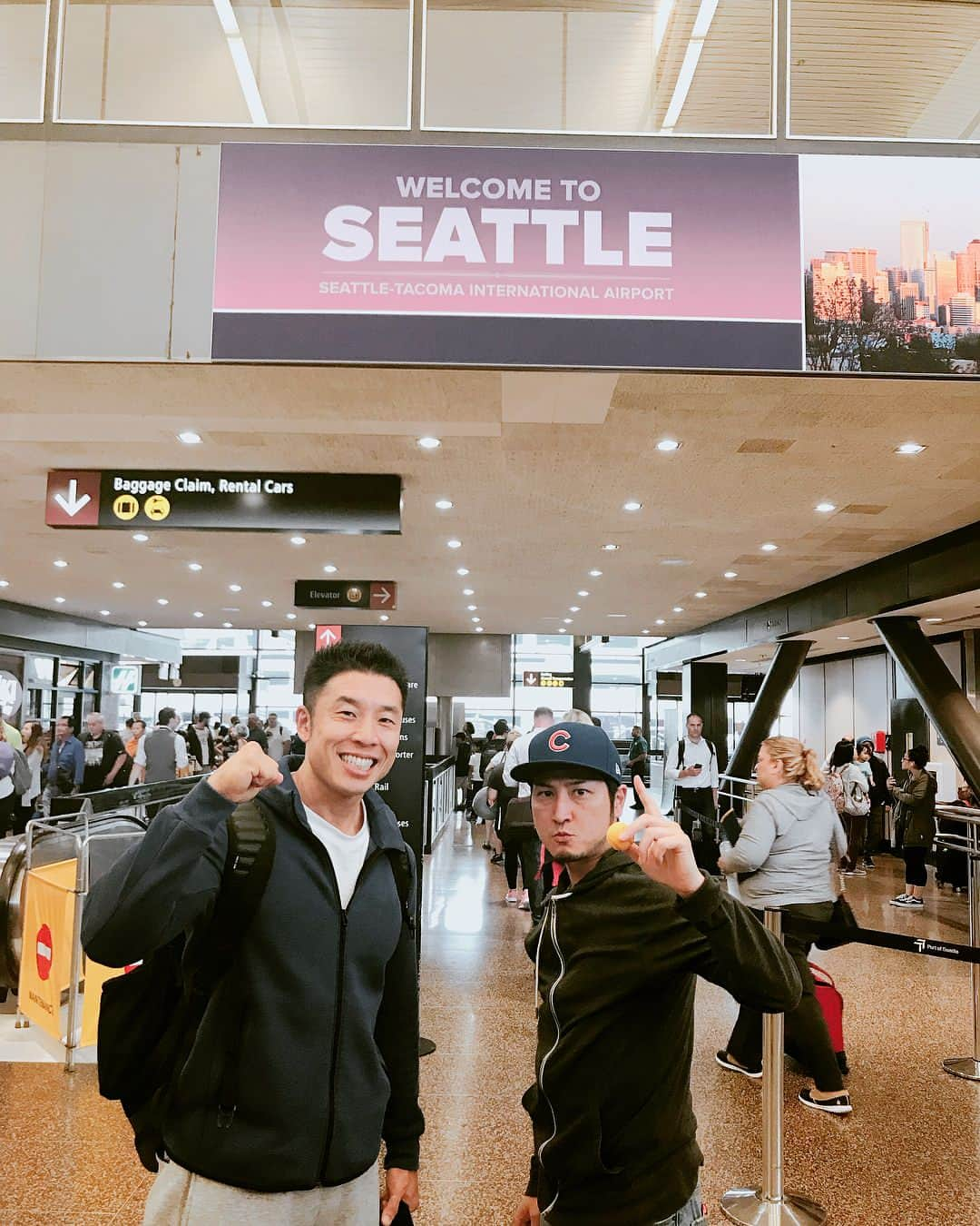 アキテリヤキさんのインスタグラム写真 - (アキテリヤキInstagram)「Minivish in Seattle  シアトルの街へ  #minivish#seattle#shabushabukyoto#restaurant#delicious#dinner#show#seattlemariners  #ミニビッシュ#シアトル#しゃぶしゃぶ京都#レストラン#ディナーショー#シアトルマリナーズ」6月23日 19時30分 - minivish11