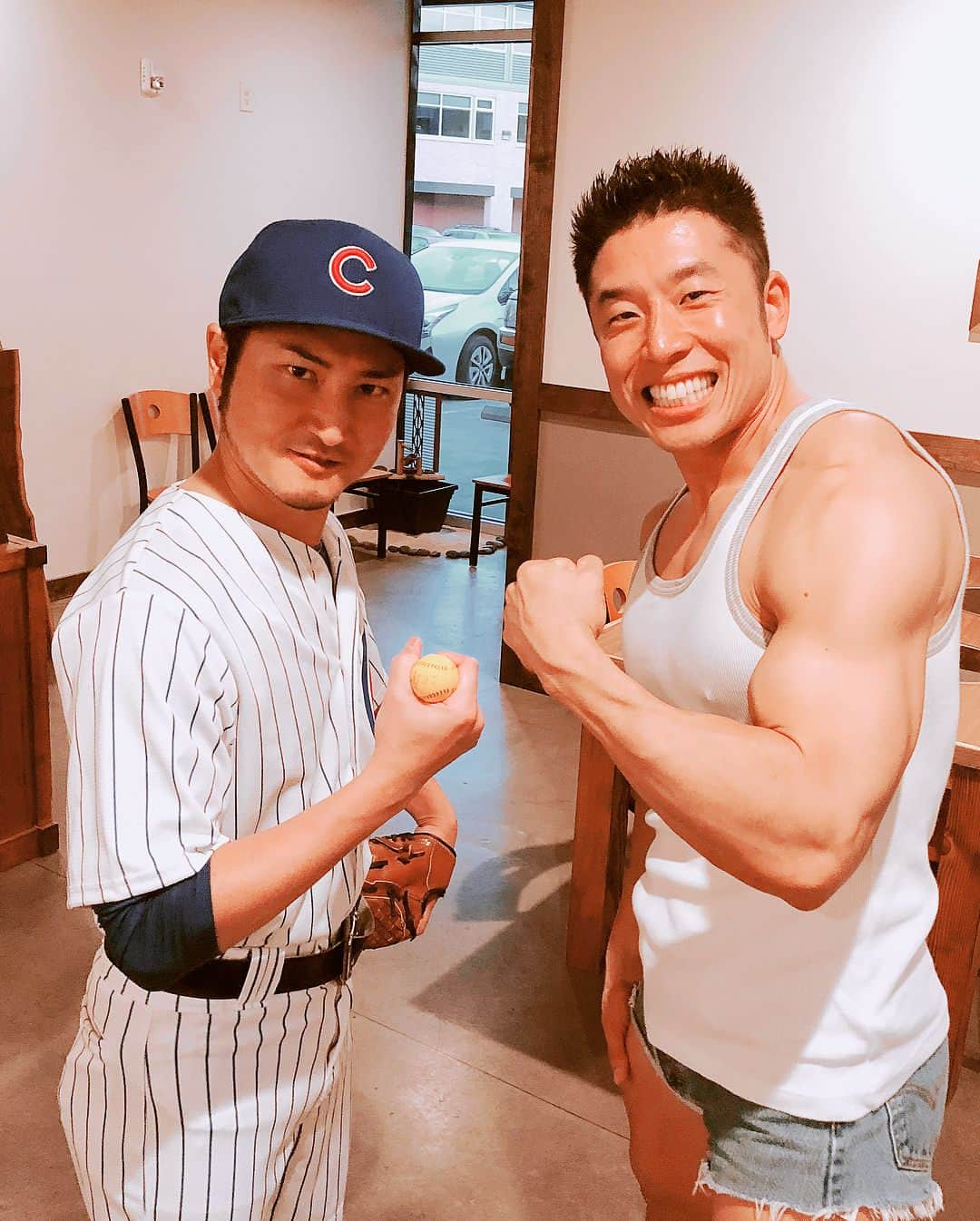 アキテリヤキさんのインスタグラム写真 - (アキテリヤキInstagram)「Minivish in Seattle  シアトルの街へ  #minivish#seattle#shabushabukyoto#restaurant#delicious#dinner#show#seattlemariners  #ミニビッシュ#シアトル#しゃぶしゃぶ京都#レストラン#ディナーショー#シアトルマリナーズ」6月23日 19時30分 - minivish11