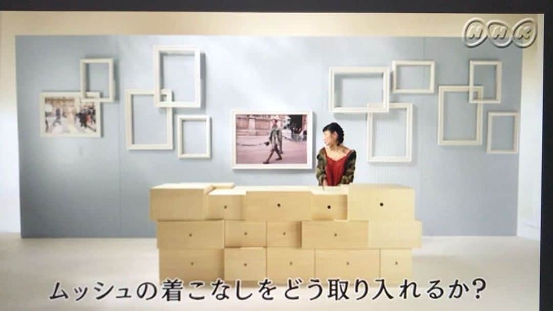 のインスタグラム：「「シトウレイのファッション道」第3弾が公開されました！﻿ ﻿  スカートはストールに、パジャマはブラウスに。﻿ 今回は「見立て」のファッションに挑戦します！﻿ ﻿  洋服を一枚の布だと思って接すると ﻿ファッションって2倍も3倍も楽しくなるんです。﻿ ﻿  アイテム本来の役割や定義にとらわれるんじゃなく、 固定概念をとっぱらうことができれば、﻿ もっともっと自由におしゃれを楽しめるの！ ﻿  同じ一日、24時間を過ごすなら、 その中で１つでも楽しみが多い方が人生楽しい。  毎日はきっと豊かになる。  ファッションが、あなたの毎日の「楽しみ」の一個になったら良いなって願いながら、今回も作らせてもらいました。 ﻿ 動画はプロフィールのリンクからどうぞ♪﻿ ﻿ #NHK　#fashion #NHKらいふ #らいふ　#シトウレイのファッション道  #シトウレイ #reishito」