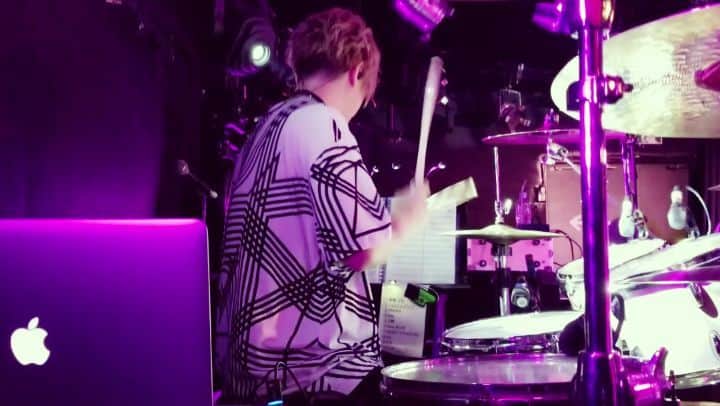 のインスタグラム：「中学生のころ聴いてたな～😌 ライブでやるのは初めてだった！ 楽しかったー♪  #花葬 #larcenciel #drums #cover #bassparty  #ラルクアンシエル」