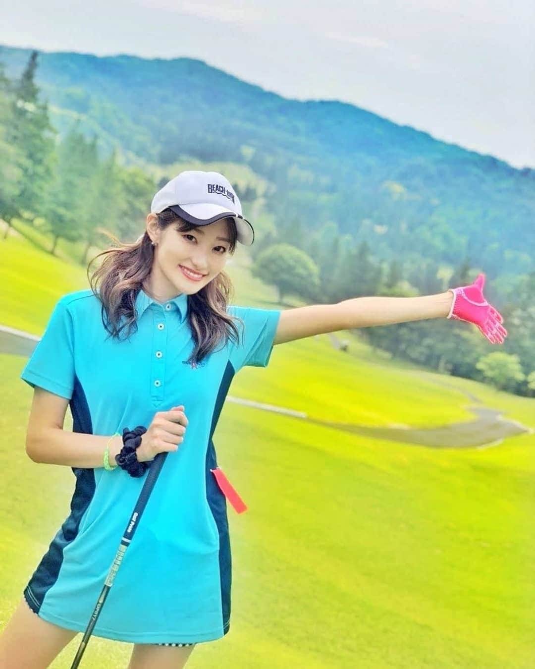 golfjoshiのインスタグラム：「. . Shinobu Takedaさん( @takedashinobu )の素敵なお写真📸✨ 水色のポロシャツがゴルフ場で映えますね😘💖 . 掲載を希望される方は、投稿する時に @golfjoshi と #golfjoshi のタグを付けてご投稿ください😆❣️ .  #女子カメラフォト部  #hotgolf  #女子カメラ #ゴルフ大好き #ゴルフコーデ #大人女子  #オシャレ #ゴルフ女子 #スポーツ女子 #美活 #ポロシャツ #美意識高め #ゴルフ部 #golfgirl #hotgolf #クラブケース #ゴルフ好き #golf #カメラ女子部 #golfwear #キャロウェイ #インスタゴルフ部 #trip #楽しい #キラキラ #ゴルフ #大人可愛いコーデ #ポロシャツコーデ #golfbabe」
