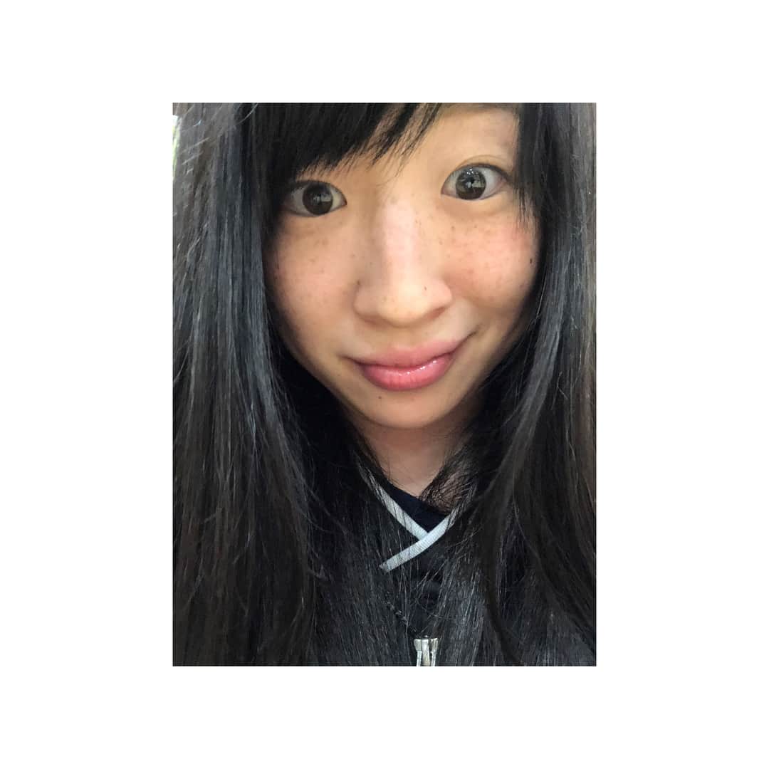 のインスタグラム：「, はっぴーばーすでーこずえ♥️, ,  #これからもよろしく #いやこれからもお世話してあげるね♥️ #ステキな1年にしてくださーーい🌟#人の携帯で勝手に自撮りした罰だからね（笑）」