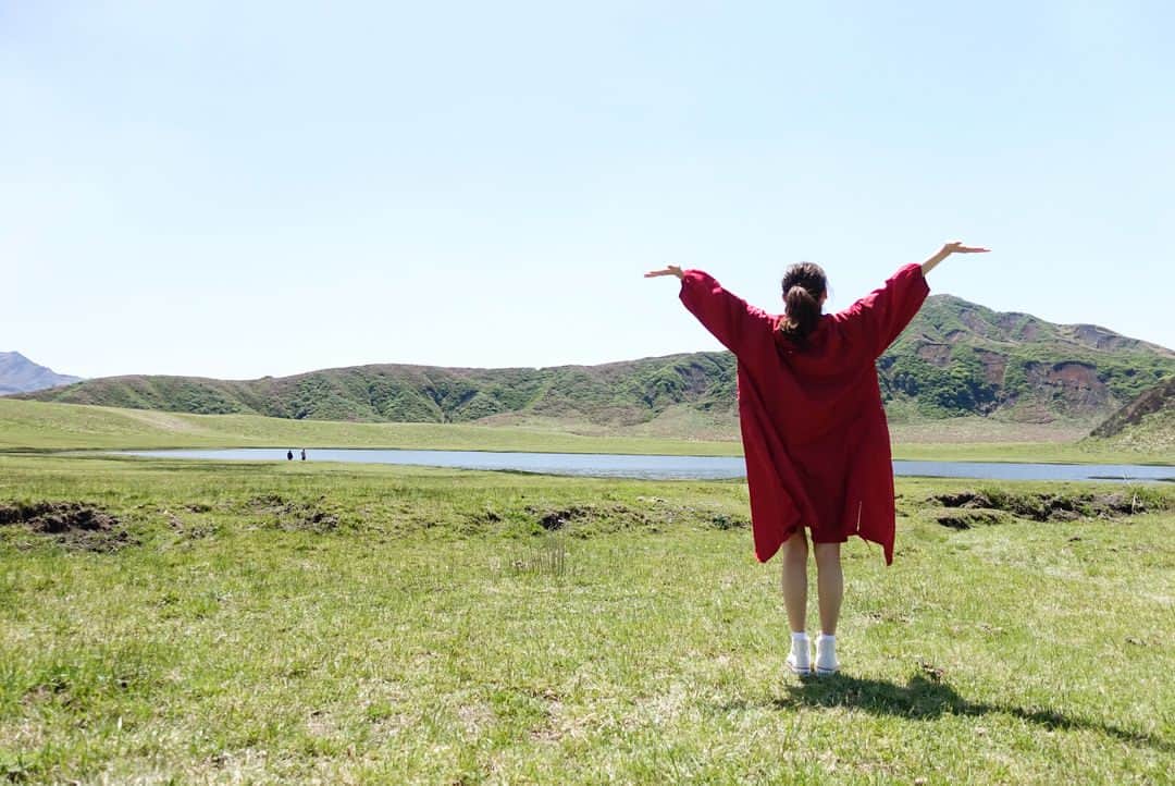 泉里香さんのインスタグラム写真 - (泉里香Instagram)「阿蘇山〜！ すごくいいところだったなぁ 気持ちよかった🌿 #阿蘇山#オフショット#熊本」6月24日 10時43分 - rika_izumi_