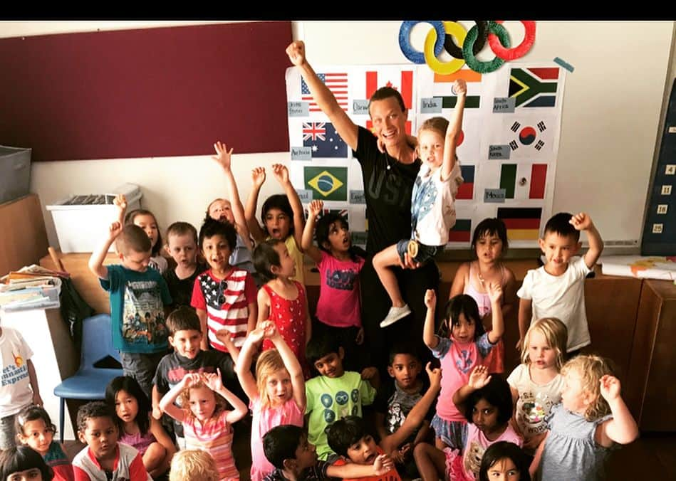 コートニー・トンプソンさんのインスタグラム写真 - (コートニー・トンプソンInstagram)「Happy Olympic Day! Still surreal I got to compete in two of these.  Grateful for those times- and for all of the challenging ones that led to em.  Can’t wait to cheer on our squad at the next one!  @usavolleyball @usavwnt @domatcha @folukea @gov1007 Props for keeping it going for our generation! Haha」6月24日 6時21分 - cthomp_3