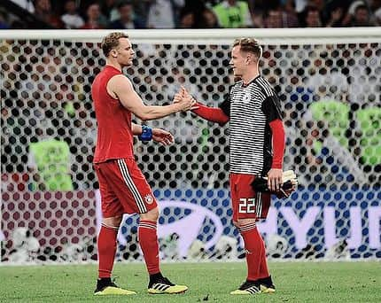 マルク＝アンドレ・テア・シュテーゲンのインスタグラム：「marc and manuel celebrating the victory against sweden.」