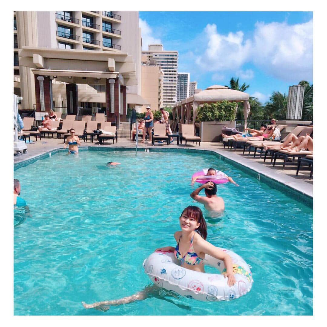 のインスタグラム：「#おはよーちゃん たまに上げる、旅の写真シリーズ🏝 一昨年のhawaii😎🌺 あーーーーーープール行きたい✨ ⁑ #gm #おはよう #あー夏休み #いつだろう夏休み #hawaii  #hawaiistagram #hawaiitrip #waikiki #aloha #pool #プール #ハワイ #ハワイ旅行 #ワイキキ #japanesegirl #beachgirl #swimwear #girlstrip #水着 #ビキニ #筋トレ #ハワイ好き #旅好き #海外旅行 #グローバルwifi #globalwifi #talent #まりなる #津田麻莉奈」